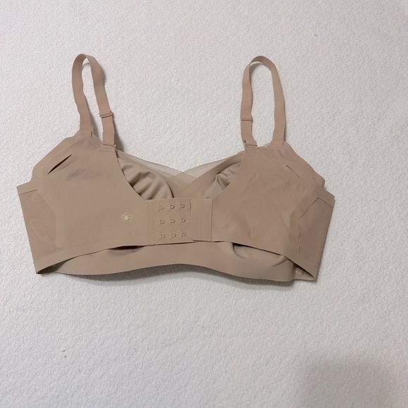 Honeylove Crossover Tan Seamless Bra with Adjustable Straps, XL 38D/DD(E) - Picture 7 of 12